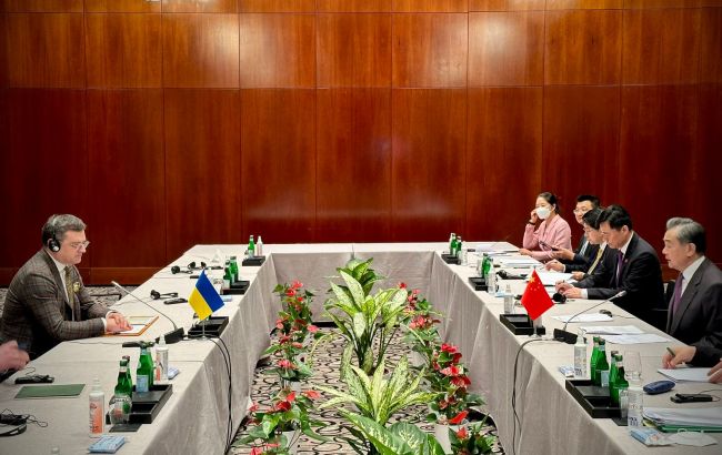 Кулеба встретился с главным советником Си Цзиньпина: о чем говорили