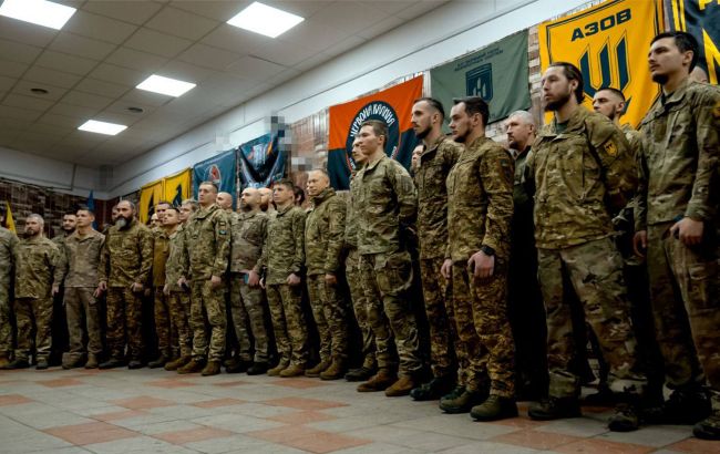 "Вы - пример для подражания". Сырский на Восточном направлении наградил военных