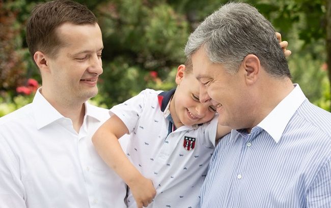 День батька: Порошенко записав чуттєве відео