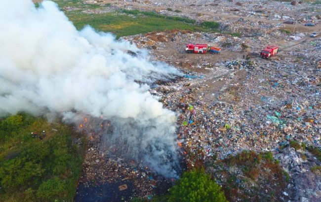 В Ровенской области горит свалка