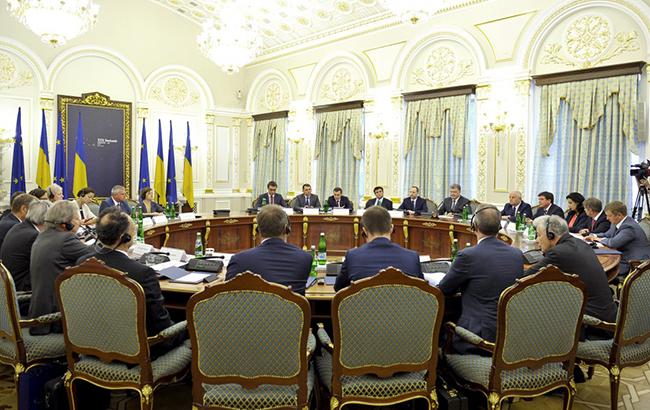 Порошенко ожидает от Евросоюза отмены тарифов на роуминг