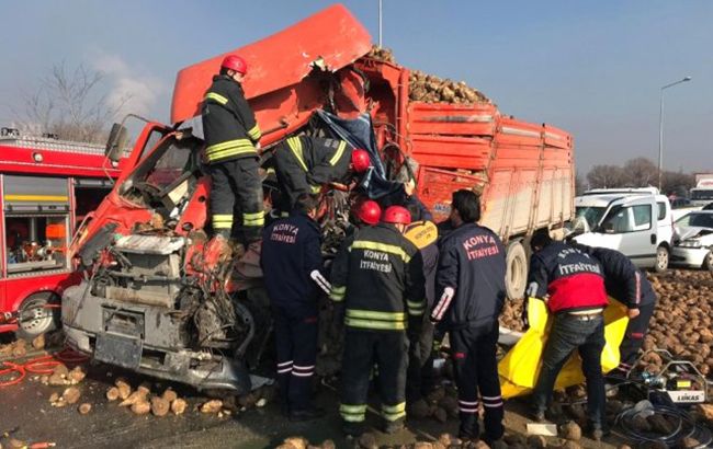 В Турции из-за тумана столкнулись около 30 автомобилей