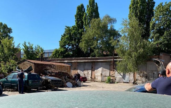 Автоугонщик в Полтаве взял в заложники полицейского и едет в Киев: что известно