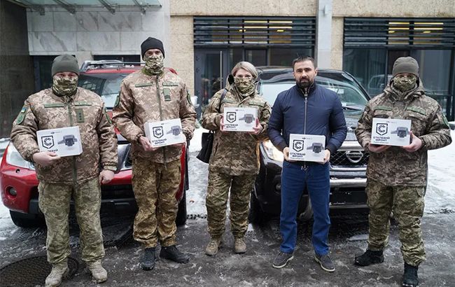 "Сталевий фронт" Ахметова передав бійцям понад 5 тисяч дронів