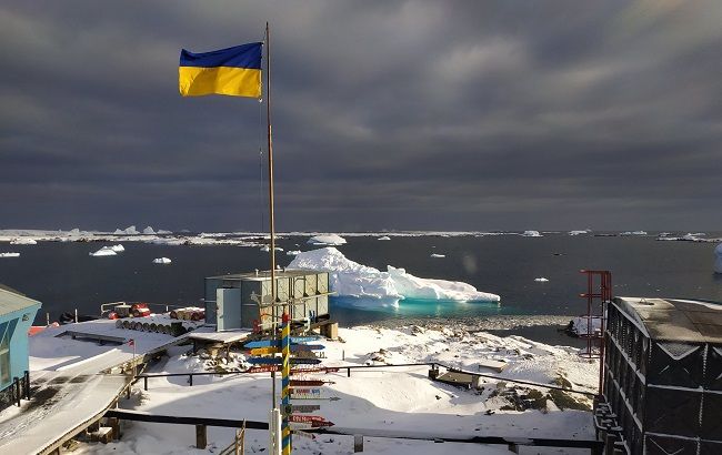 Полярники со станции Вернадского поздравили украинцев с Новым годом (видео)