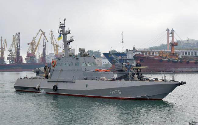 В Одесу прибули 2 новозбудовані для ВМС броньовані артилерійські катери