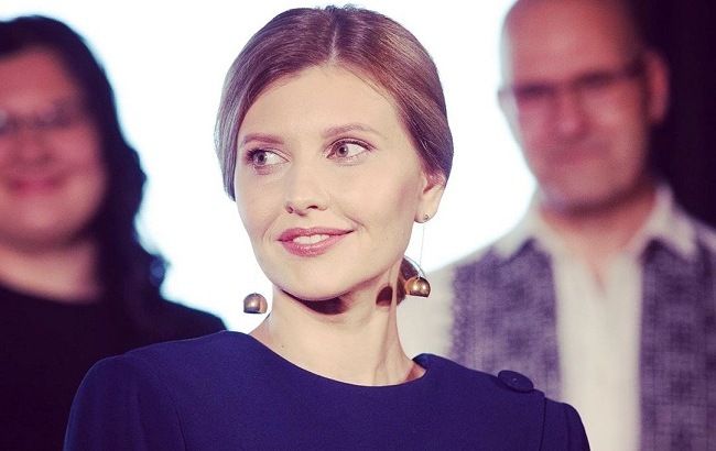 Синій їй до лиця: Олена Зеленська захопила новим яскравим образом і незвичайною укладкою