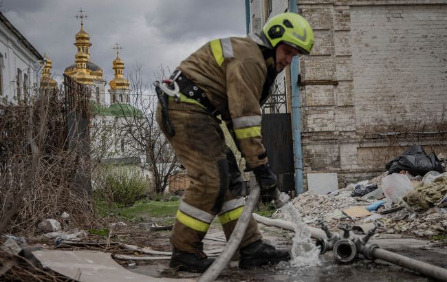 Дим над Києво-Печерською лаврою: у ДСНС повідомили деталі загоряння на Печерську