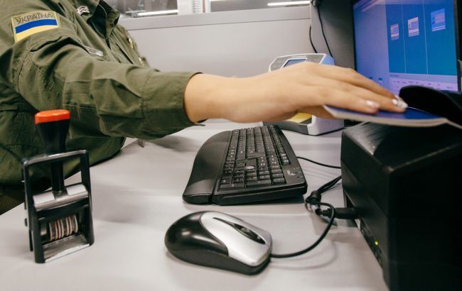 Знаменитого российского телеведущего не пустили в Украину: все подробности