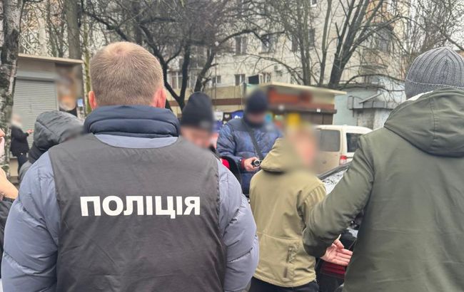 В Одеській області співробітник ТЦК продавав повістки по 1000 доларів за штуку