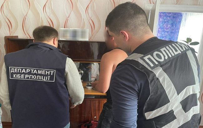 Украли 100 млн гривен под видом соцвыплат. В Киеве задержали интернет-мошенников