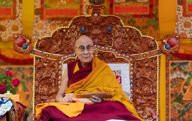 "Наступник народиться не в Китаї": Далай-лама готує світ до передачі титулу