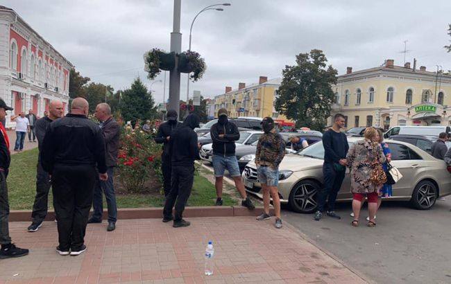 В Прилуках на 210-м округе происходят столкновения