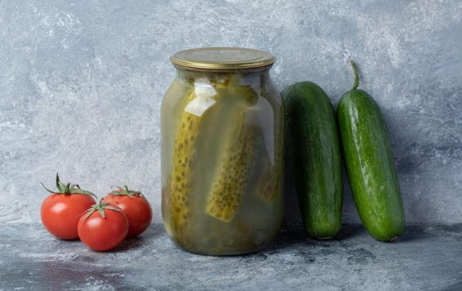 Не виливайте розсіл з огірків: неочікувані способи застосування