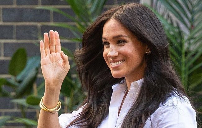 Меган Маркл вперше ступила на британську землю після "Мегзіта" (унікальні фото)