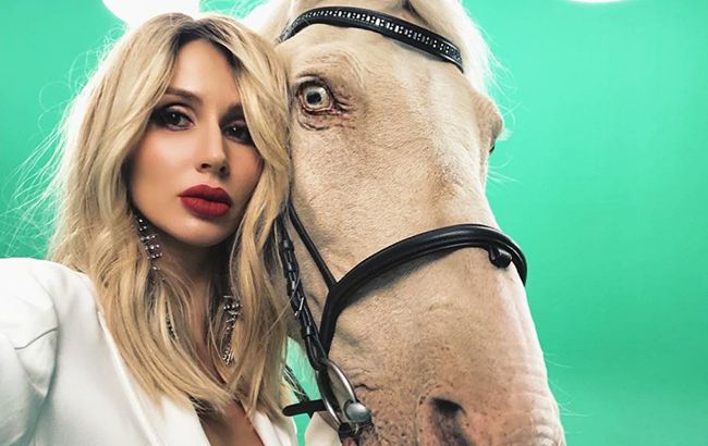 Может разбить семью: Лободу заподозрили в романе с известным шоуменом