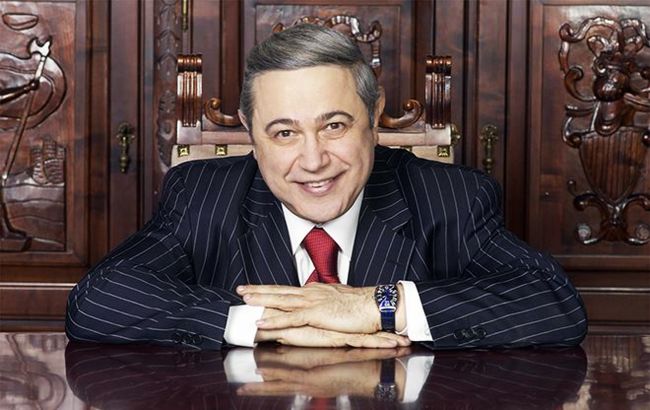 Петросян стал отцом в 74 года: появилось фото малыша