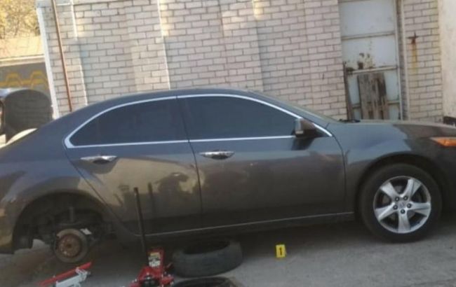 На СТО в Днепре под автомобилем нашли самодельную бомбу