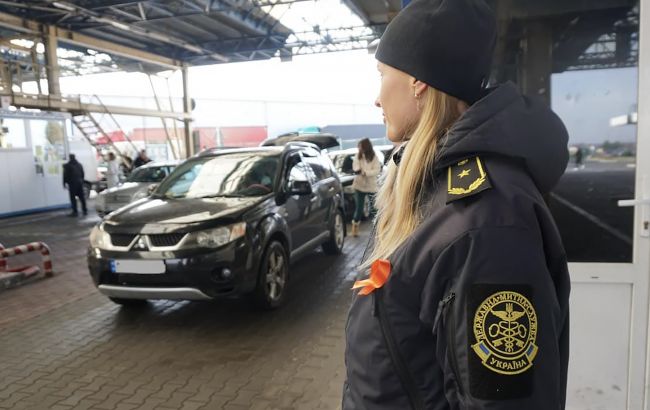 Декларації та перевірки: в Україні будуть моніторити спосіб життя митників