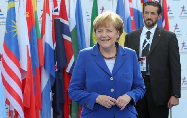 Вопрос новых санкций в отношении РФ стоит на повестке дня, - Меркель