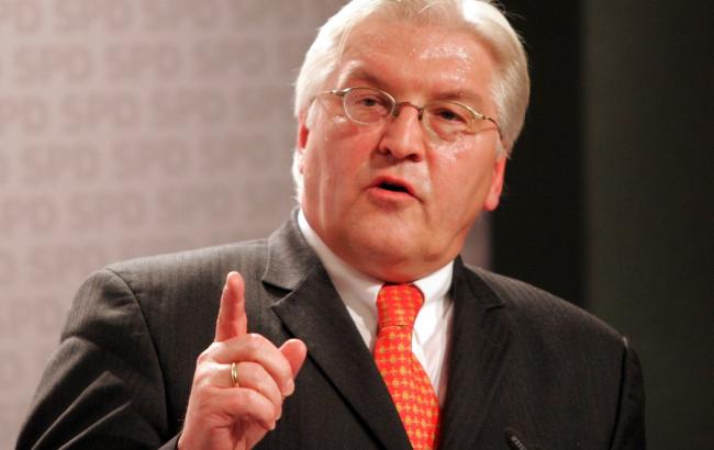 Штайнмайер заявил о необходимости искать возможности уменьшения напряженности на Донбассе