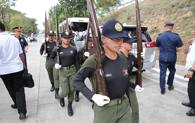 Президент Филиппин разрешил стрелять по нарушителям карантина