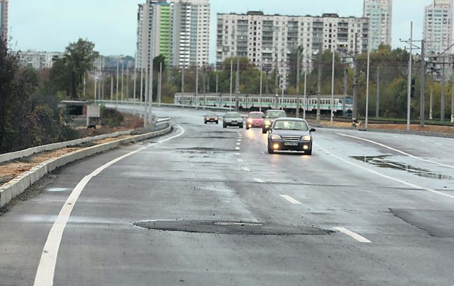 В Киеве неизвестные на авто обстреляли мужчину