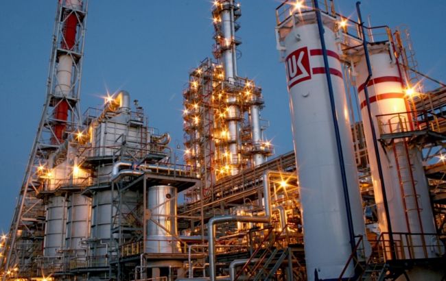 "Лукойл" зупиняє свої заводи в Росії: названа причина