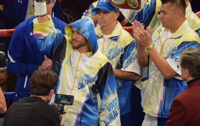 Ломаченко - Уолтерс: Українець впевнено виграє бій