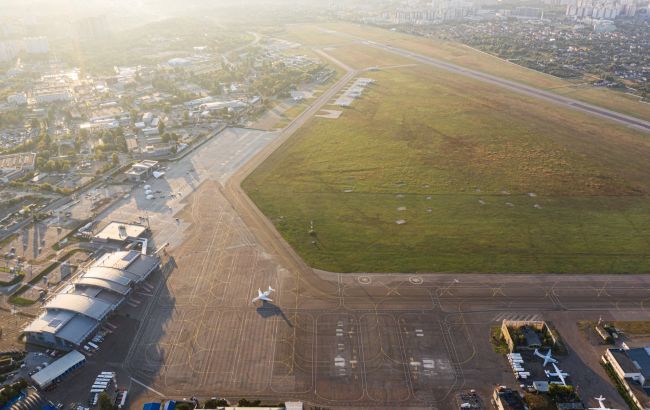 Пассажиров аэропорта "Киев" эвакуируют из-за подозрительной сумки