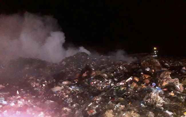 У Прилуках горить сміттєзвалище