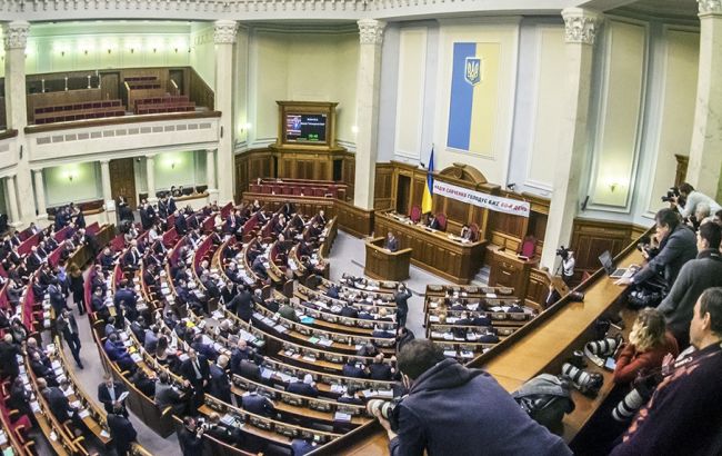 Рада сегодня рассмотрит вопросы децентрализации и законопроект о госслужбе