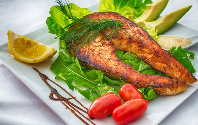 Это популярная рыба очень полезна, но может нанести вред организму: что нужно знать