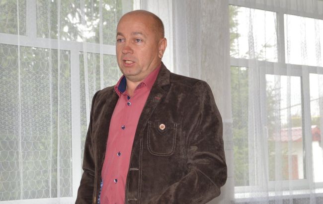 Под Полтавой мэр оскандалился из-за флага с серпом и молотом: начато расследование (фото)