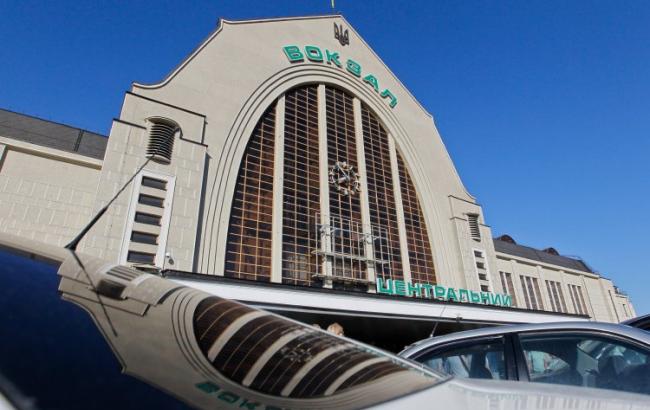 В Киеве полиция проверяет информацию о "минировании" центрального ж/д вокзала