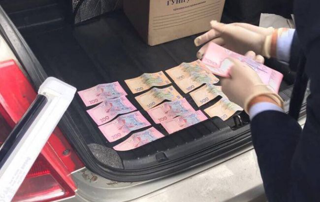 Чиновника Киевского горсовета задержали на взятке