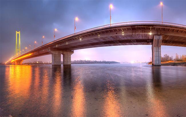 В Киеве 24 марта будет ограничено движение транспорта по Северному и Южному мостам