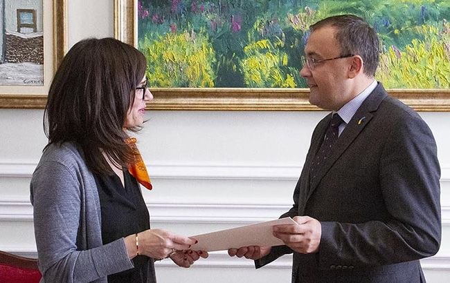МИД Украины принял верительные грамоты от посла Канады