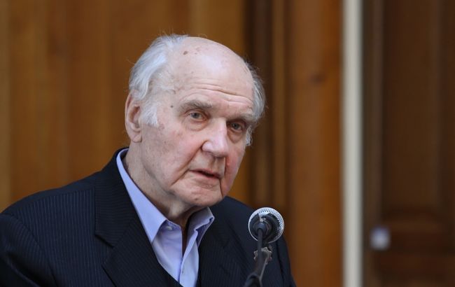 Юхновский призвал власть к сотрудничеству с Порошенко