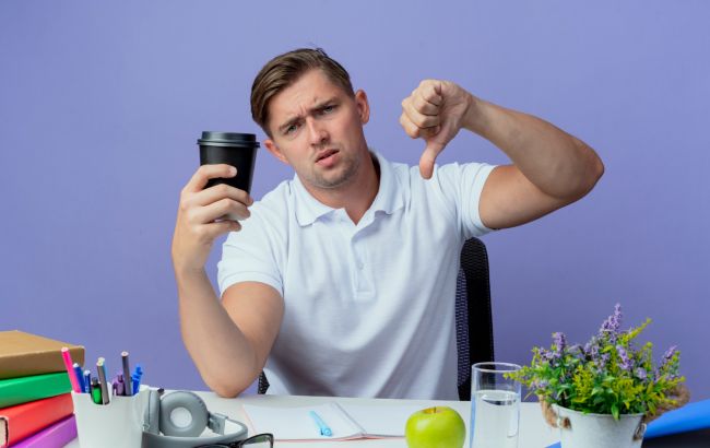 Чоловік на місяць відмовився від кави та пив зелений чай: ось як змінився організм