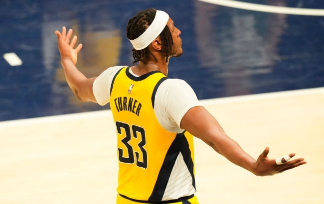 Слемданк центрового "Індіани" однією правою після "сліпої" передачі: момент дня в НБА