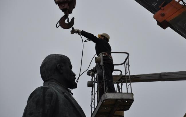 В Ізмаїлі знесли пам'ятник Леніну