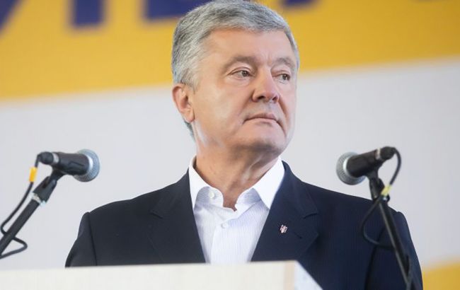 Порошенко: армия должна чувствовать защиту и уважение общества