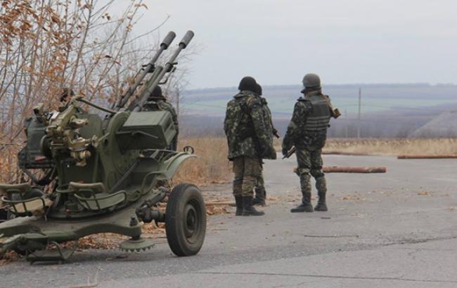 Боевики за сутки 55 раз обстреляли позиции сил АТО, - штаб
