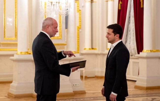 Зеленский получил верительные грамоты от нового посла ЕС в Украине
