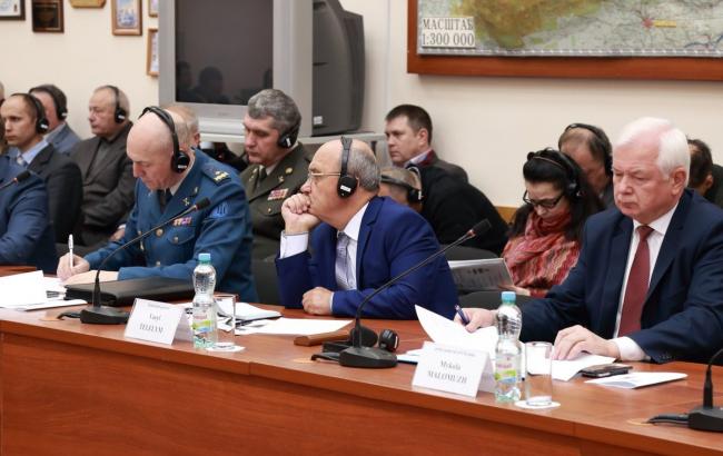 Аналитики НАТО считают, что "гибридная война" может быть прелюдией серьезной атаки РФ