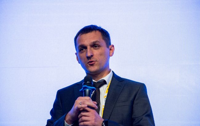 Выбили окно и украли видеорегистратор: у и.о. главы САП Грищука обокрали автомобиль