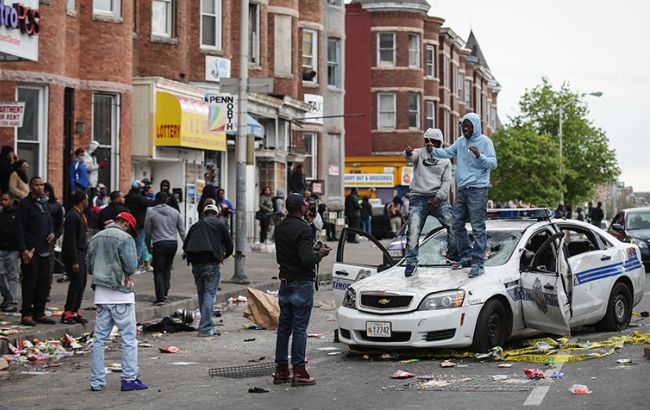 В американском Балтиморе вспыхнули массовые беспорядки