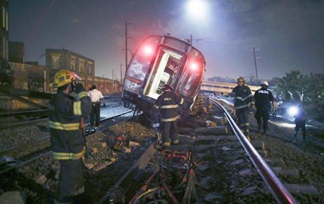 Жертвами крушения пассажирского поезда в США стали не менее пяти человек