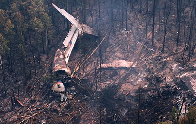 У Росії на місці катастрофи літака МНС виявили фрагменти тіл і "чорну скриньку"